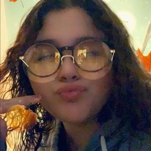 Meet your Posher, Desiree